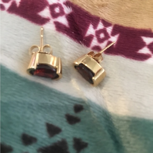 Vintage 14Kt Yellow Gold (7mm x 5mm) 2 Carat Oval Bezel Set Garnet Stud Earrings - Picture 10 of 12